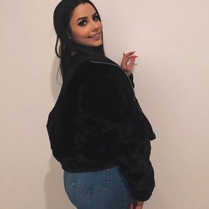 Meet your Posher, Sydney